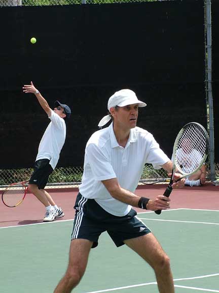 Masa serving, Brien at net